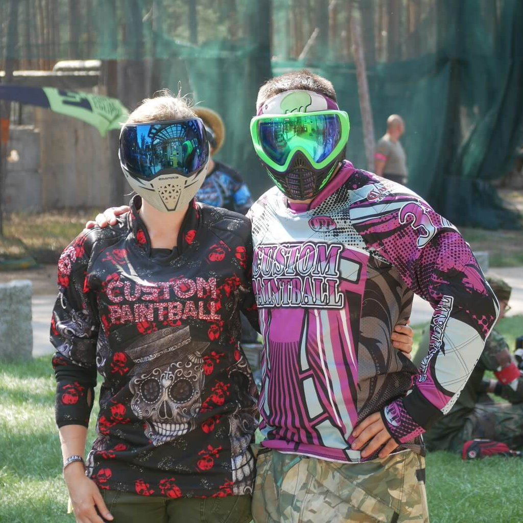 Zwei Paintballspieler in Custom Paintball Jerseys im Berlin Reaper Design