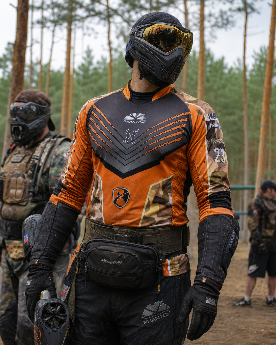 Paintballtrikot Berlin Ghost in Orange Paintballspieler im orangenen Paintballtrikot Berlin Ghost mit eigenem Logo