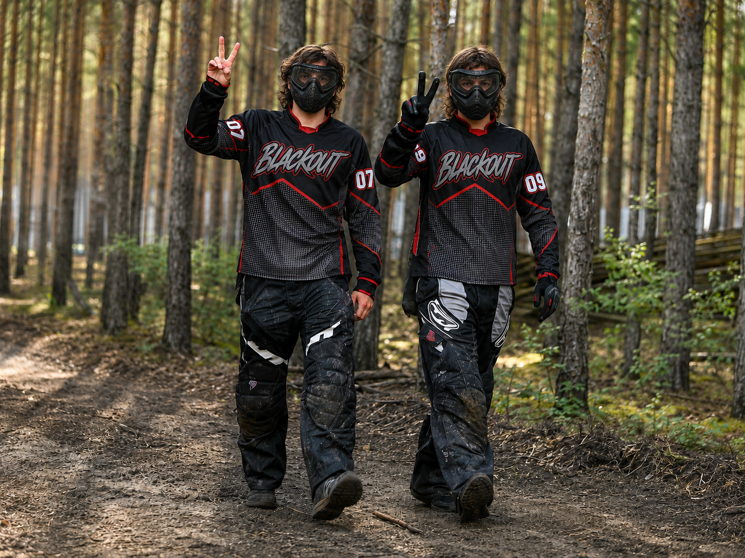 Paintball Teamjersey Wut – individueller Look 3 Rot-schwarzes Paintball Teamjersey Wut mit individuellem Namen und Logos